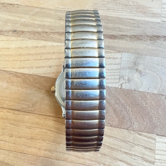 Timex indiglo ladies two tone watch NEW BATTERY - Picture 5 of 6